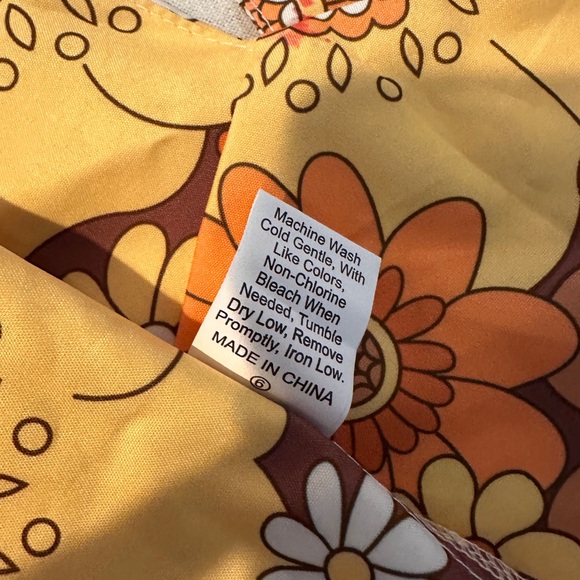 ROMWE Floral 70s Inspired Halter Top - Picture 5 of 7